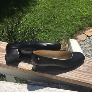 Etienne Aigner “Sarah” black leather pump.